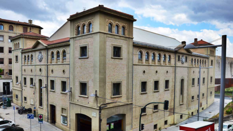 cierre fronton labrit pamplona