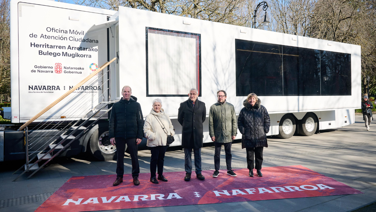 Un autobús para estar más cerca: la oficina móvil de Navarra llega a los pequeños municipios