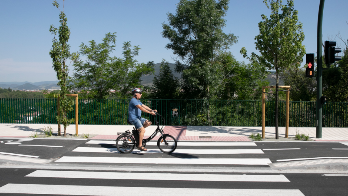 Pamplona y Burlada estrenan el nuevo corredor peatonal y ciclista de la Cuesta de Beloso