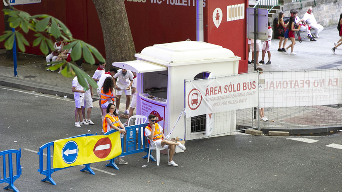 Pamplona activa la zona naranja y cierra el Casco Antiguo al tráfico durante los Sanfermines