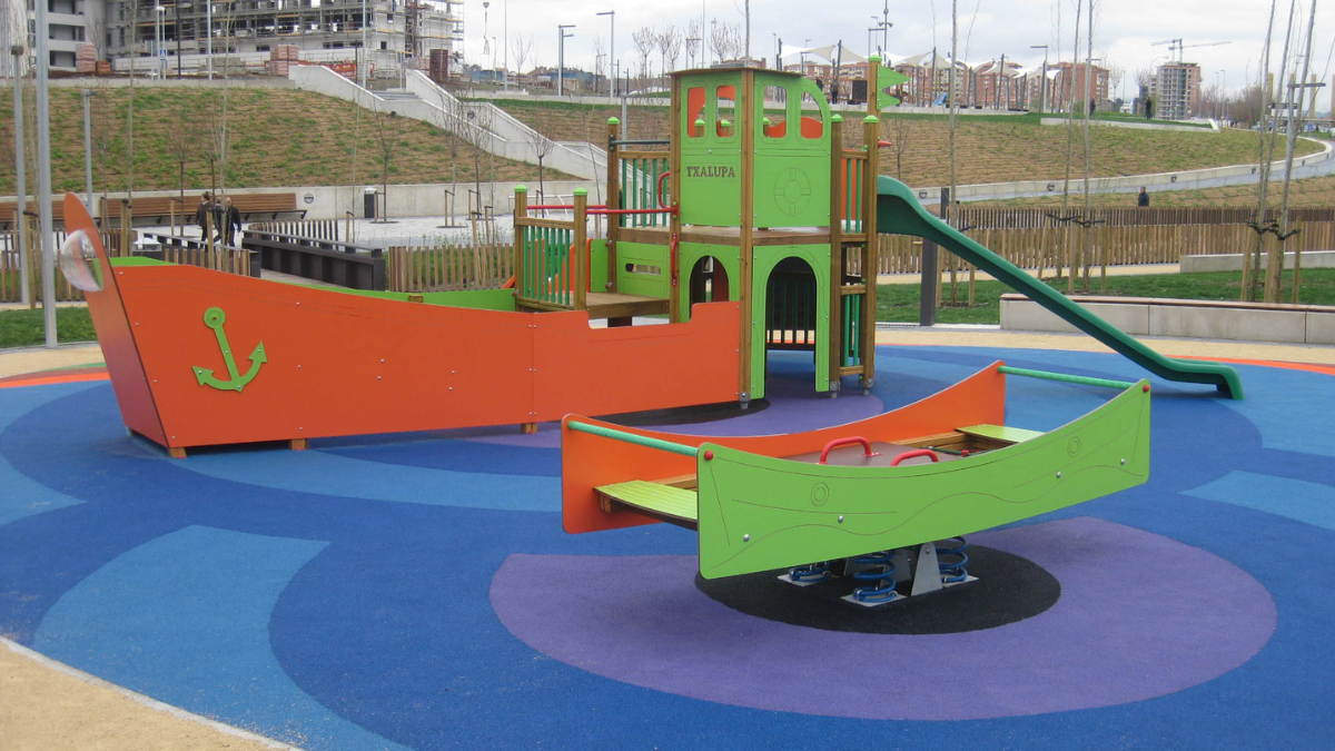 Pamplona renovará e instalará parques infantiles en cuatro centros escolares