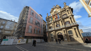 pamplona nombre propio lona personajes