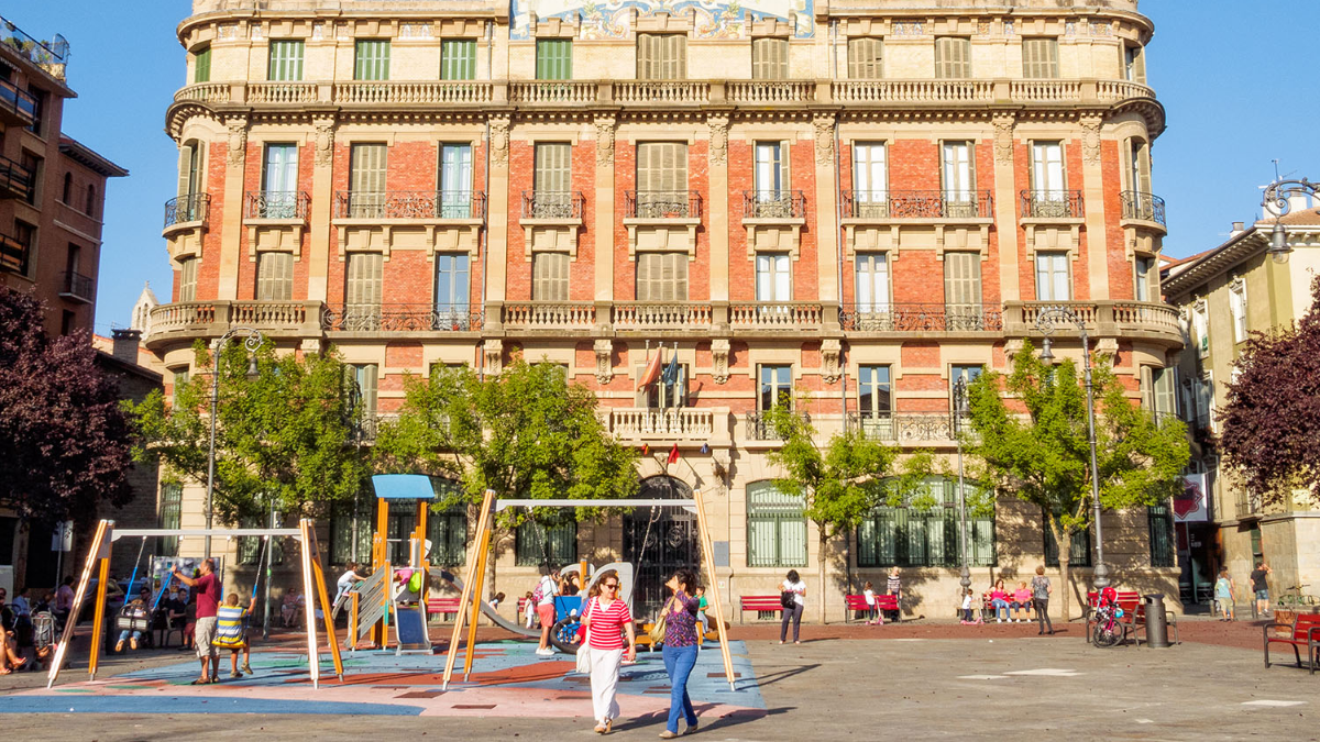 Pamplona impulsa la renovación estos tres parques infantiles