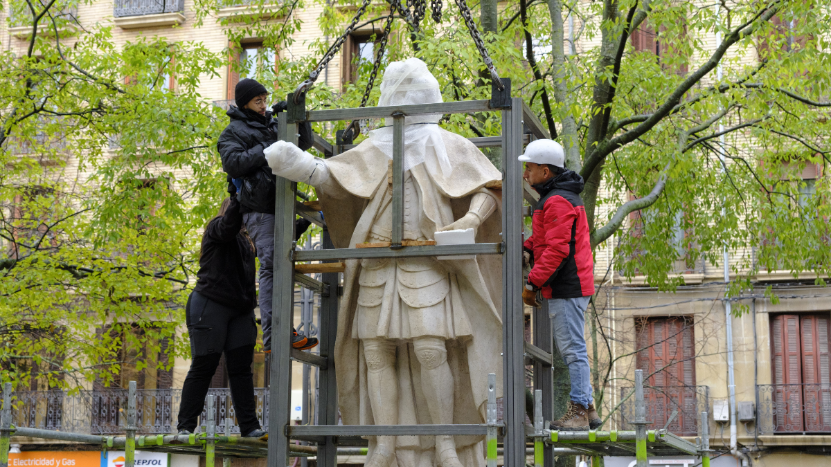 ¿A dónde se van las estatuas de los reyes de Navarra ubicadas en el paseo de Sarasate?