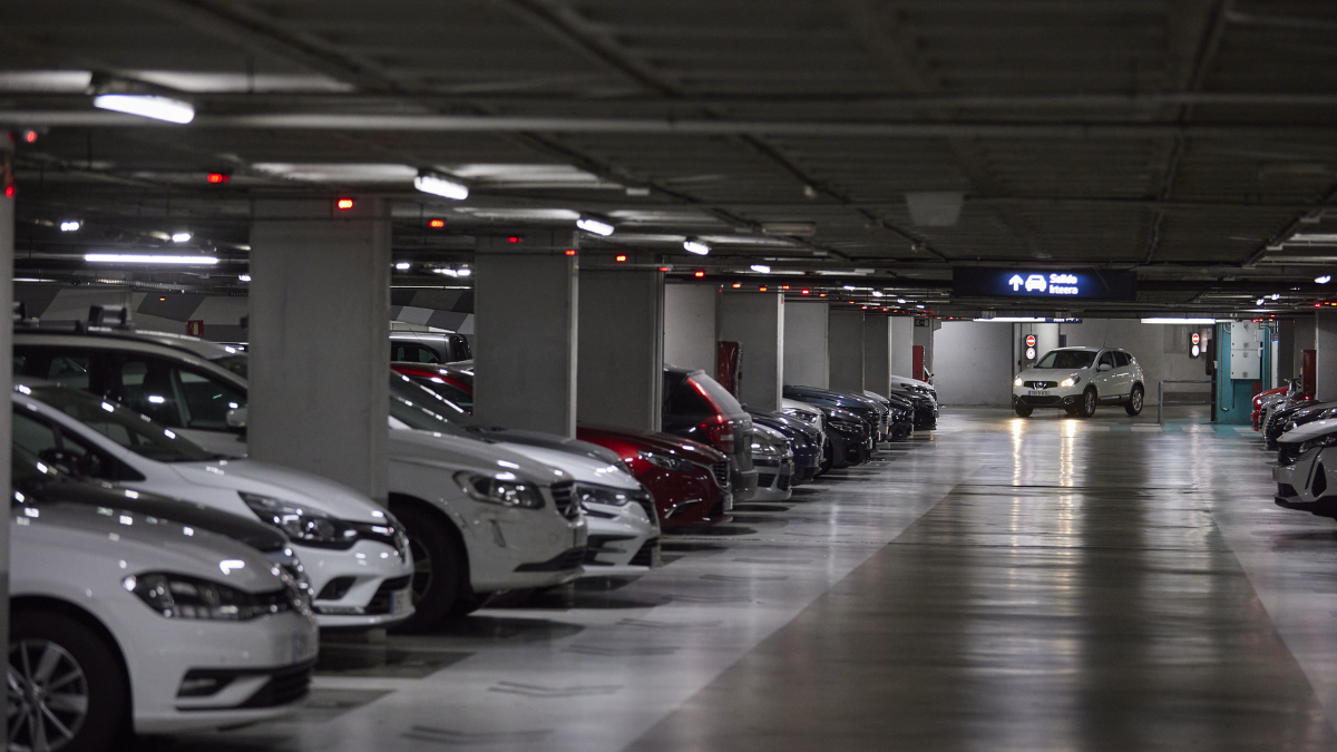 Cómo aparcar por 10 euros todo el mes de agosto en Pamplona: requisitos y parkings incluidos